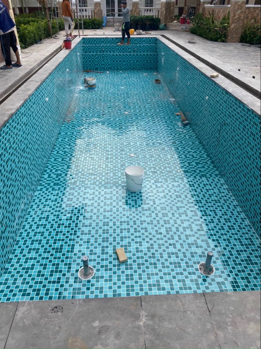 Gạch mosaic lát hồ bơi