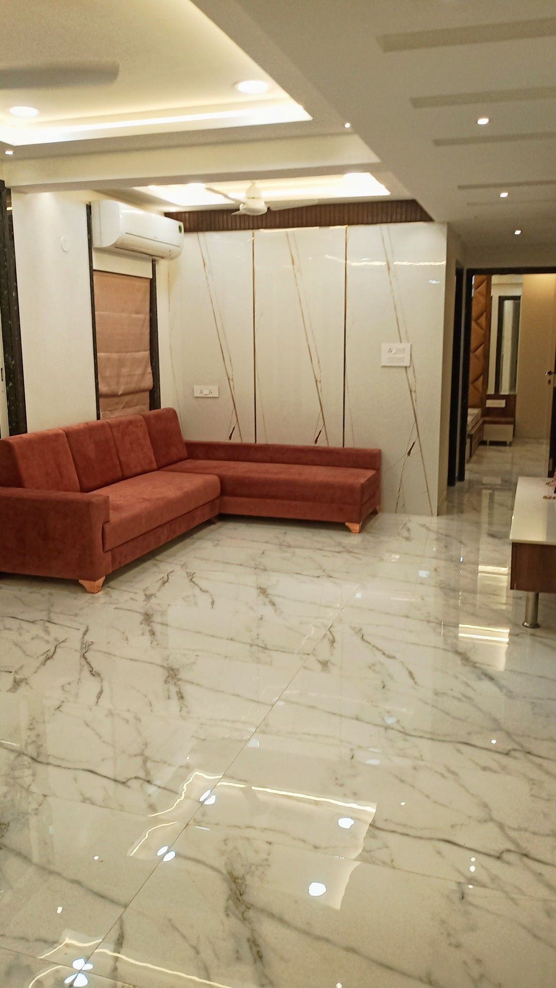 Gạch ốp tường phòng khách vân đá
