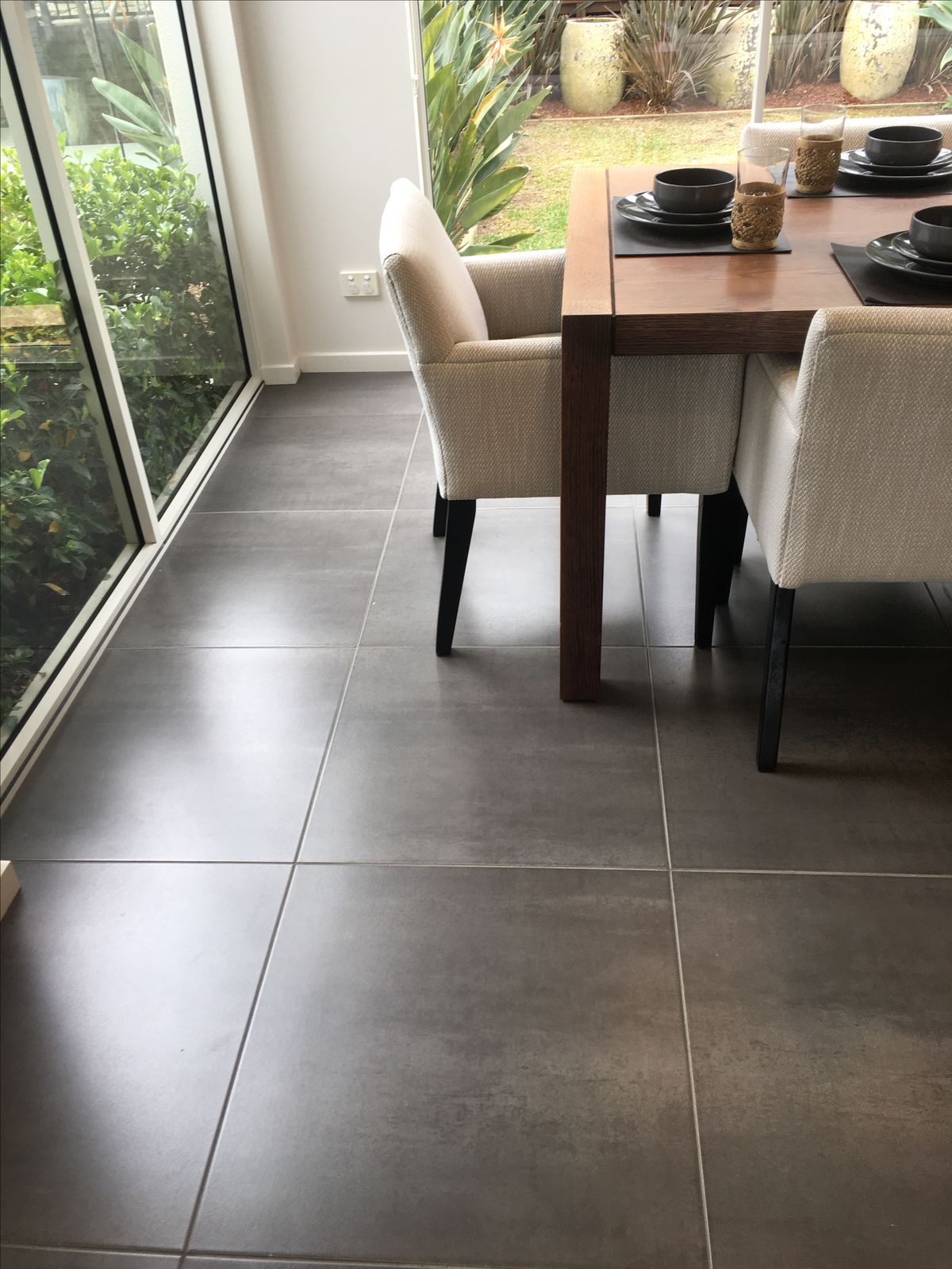 Mẫu gạch lát nền bếp 80x80cm
