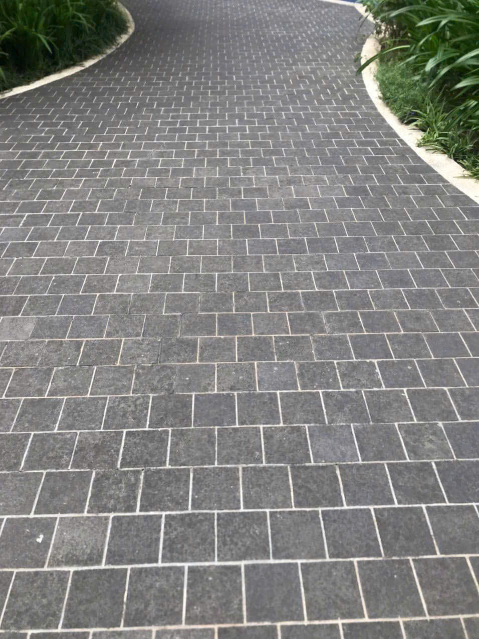 Đá Cubic lát sân vườn