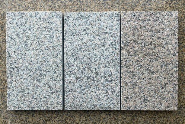 Đá granite chuyên lát sân vườn