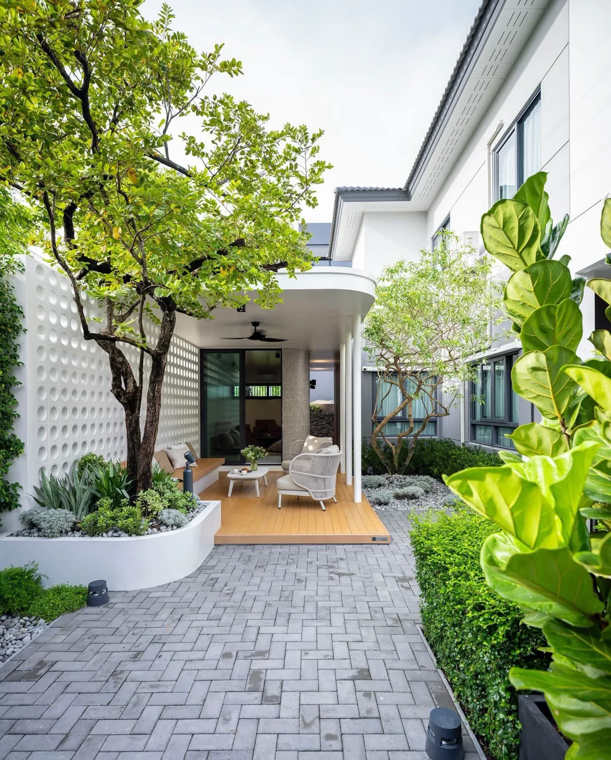 Đá lát sân vườn biệt thự